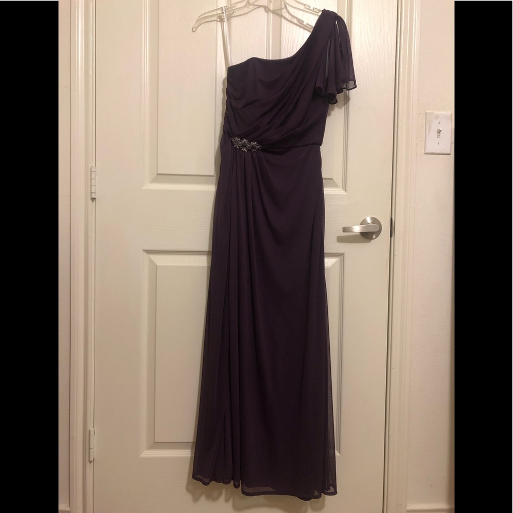 Beautiful Gown perfect for a wedding or prom
